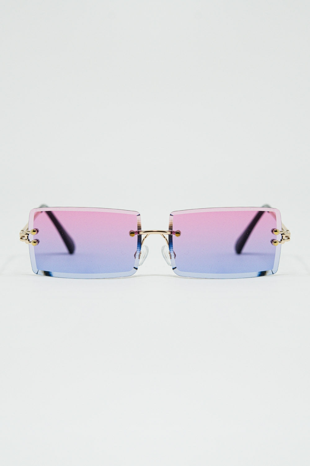 Lunettes de soleil carrées dorées à monture fine avec verres dégradés de violet à rose