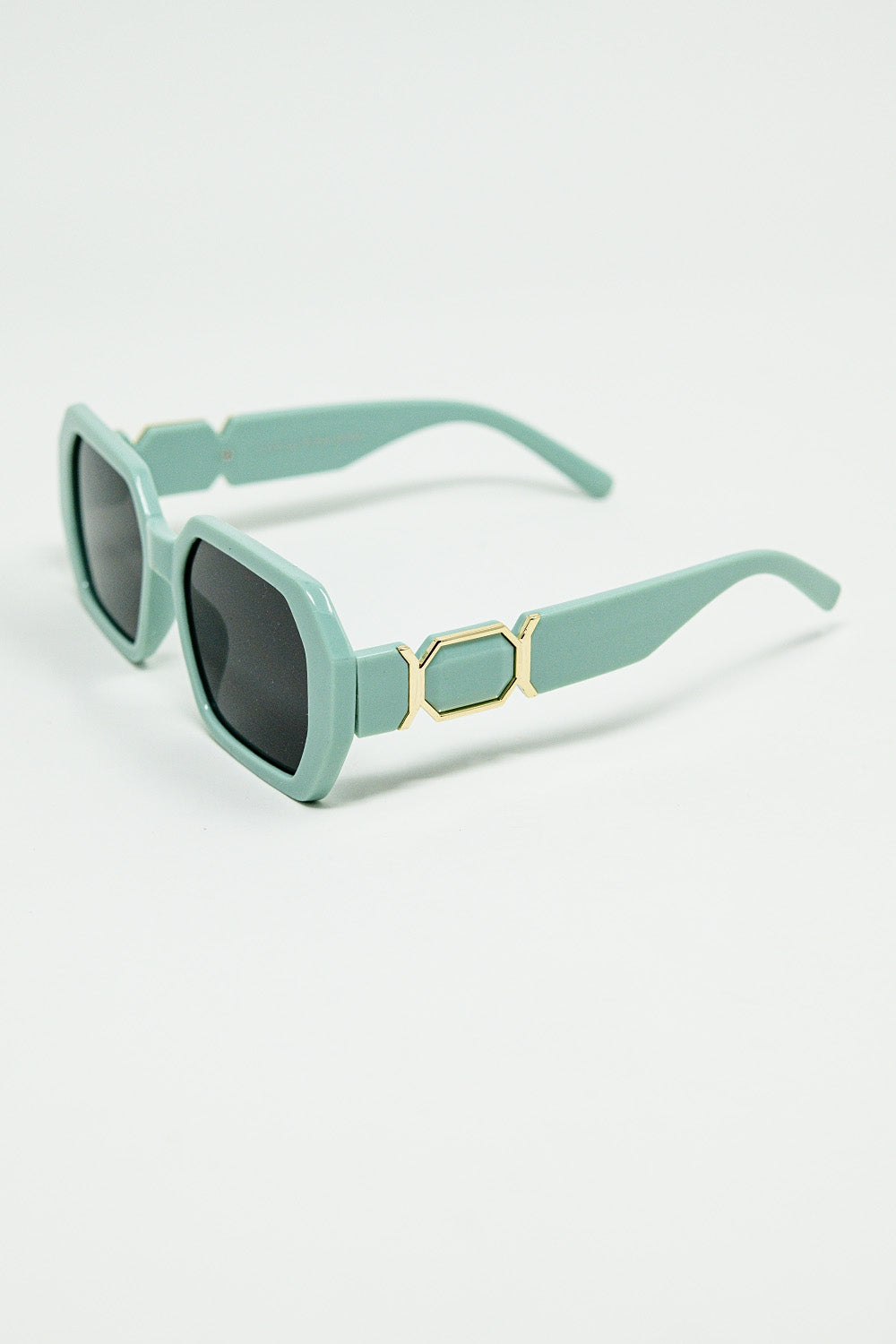 Lunettes de soleil en forme de diamant avec verres émeraude clair