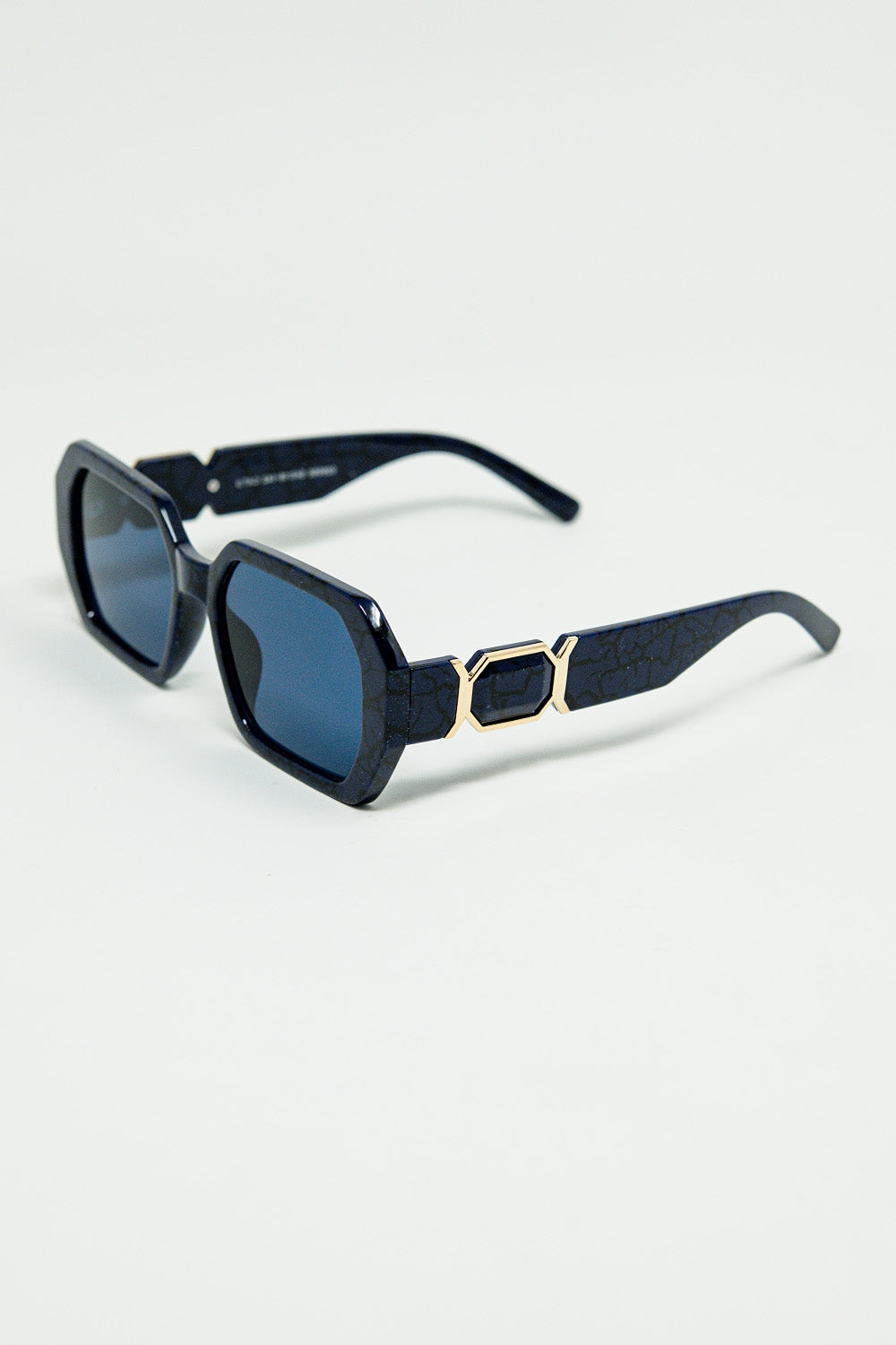 Lunettes de soleil en forme de diamant noires avec verres bleu foncé