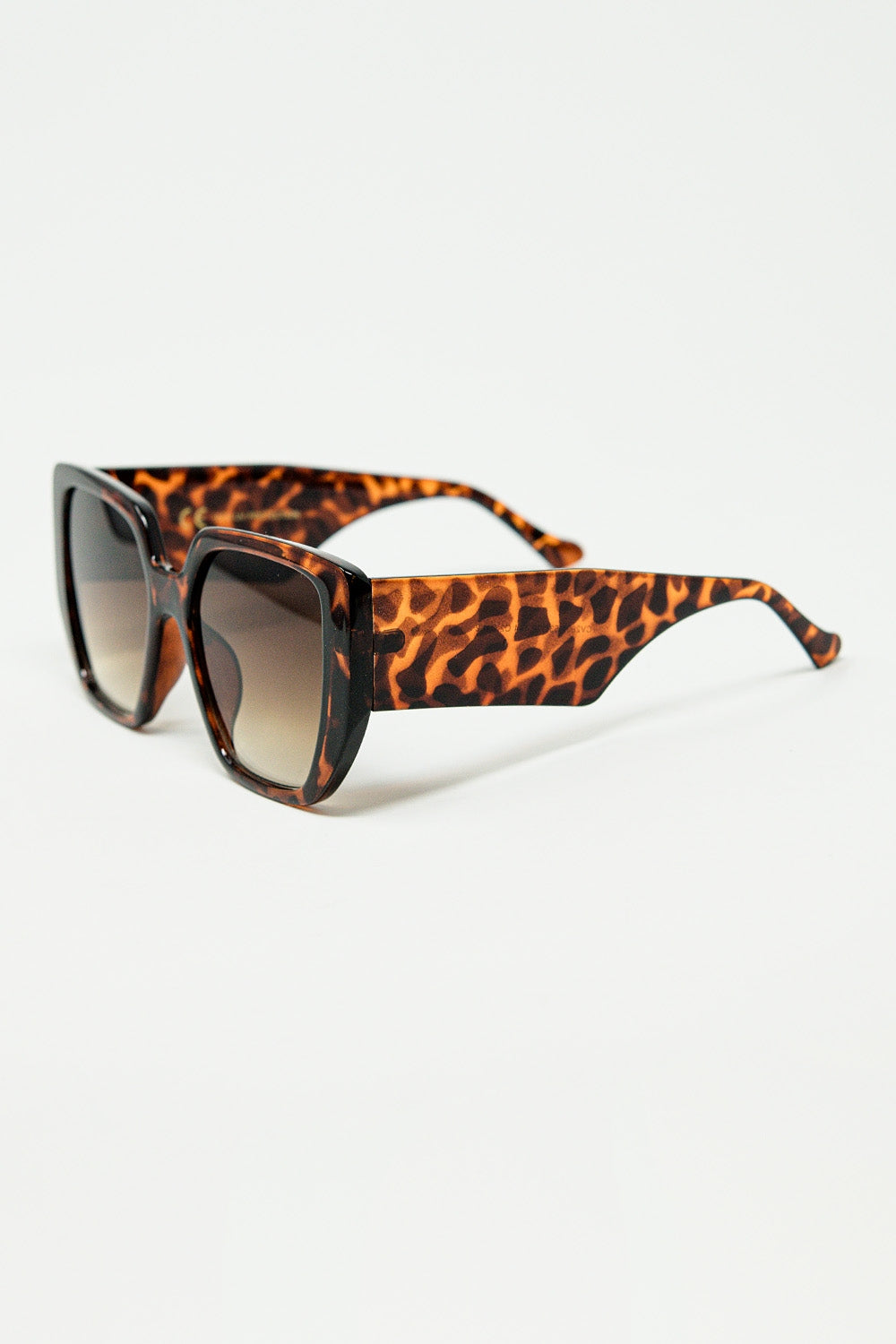 Lunettes de soleil marron de style pin-up avec motif géométrique et yeux de chat