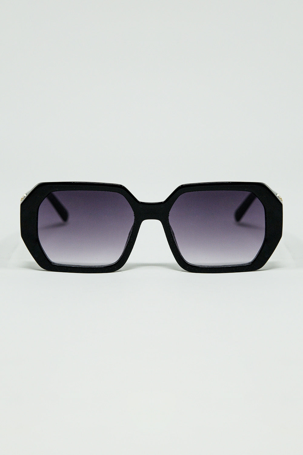 Q2 Lunettes de soleil noires en forme de losange et détails dorés