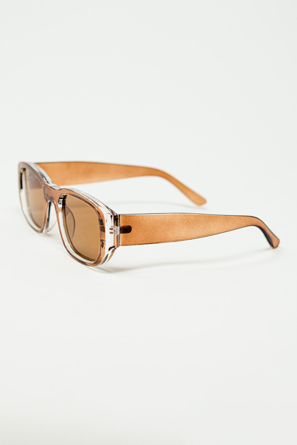 Lunettes de soleil ovales avec montures Camel transparentes et brillantes