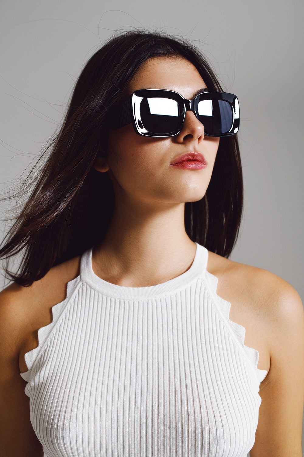 Lunettes de soleil ovales surdimensionnées avec détails sur le côté en noir