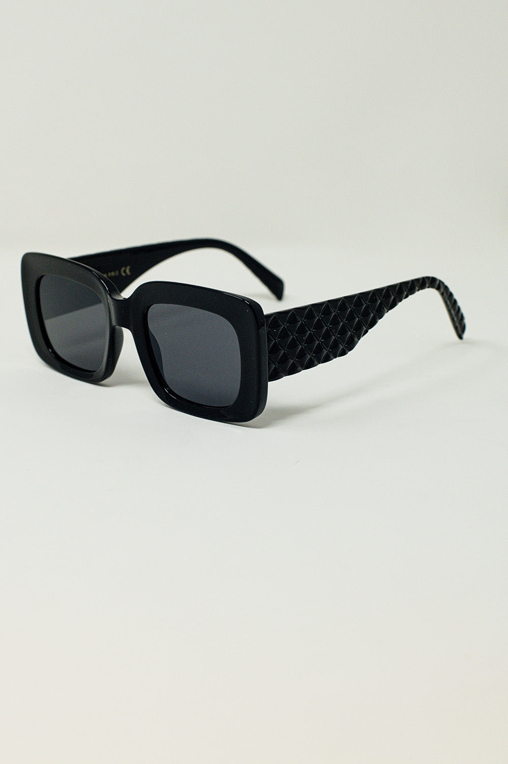Lunettes de soleil ovales surdimensionnées avec détails sur le côté en noir