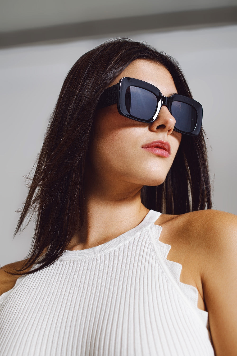 Lunettes de soleil ovales surdimensionnées avec détails sur le côté en noir