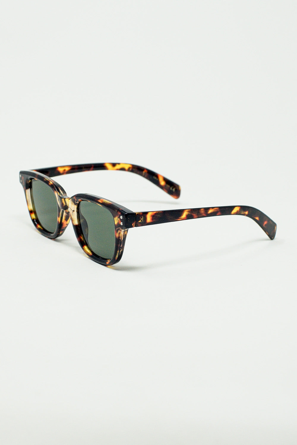 Lunettes de soleil polarisées avec verres foncés et monture en écaille de tortue