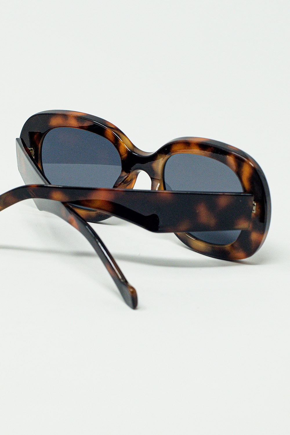 lunettes de soleil polarisées rondes avec verres foncés