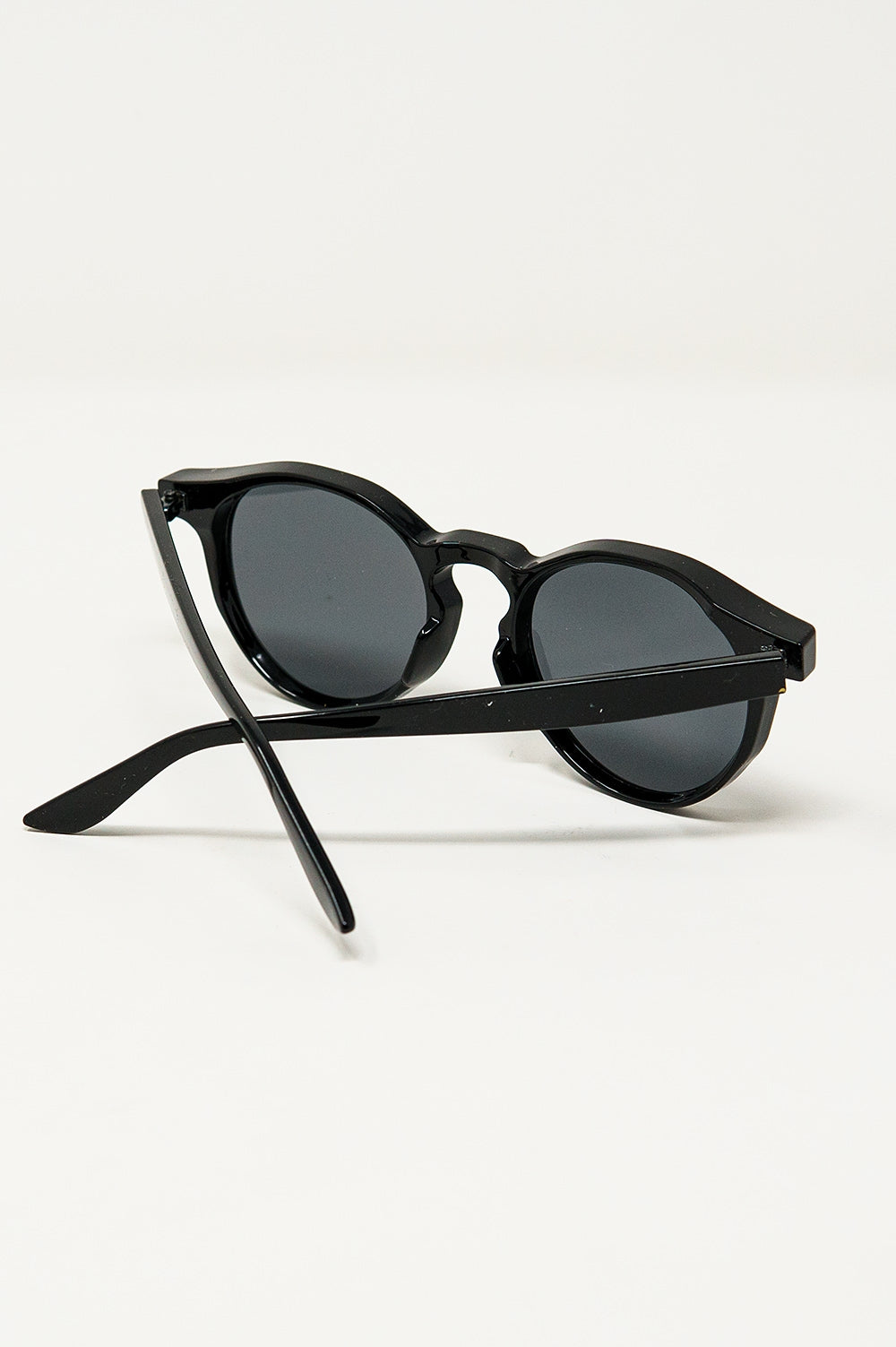 Lunettes de soleil rétro rondes avec verres fumés en noir