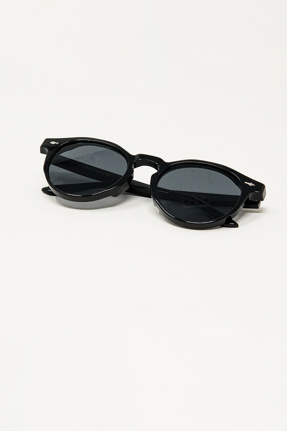 Lunettes de soleil rétro rondes avec verres fumés en noir