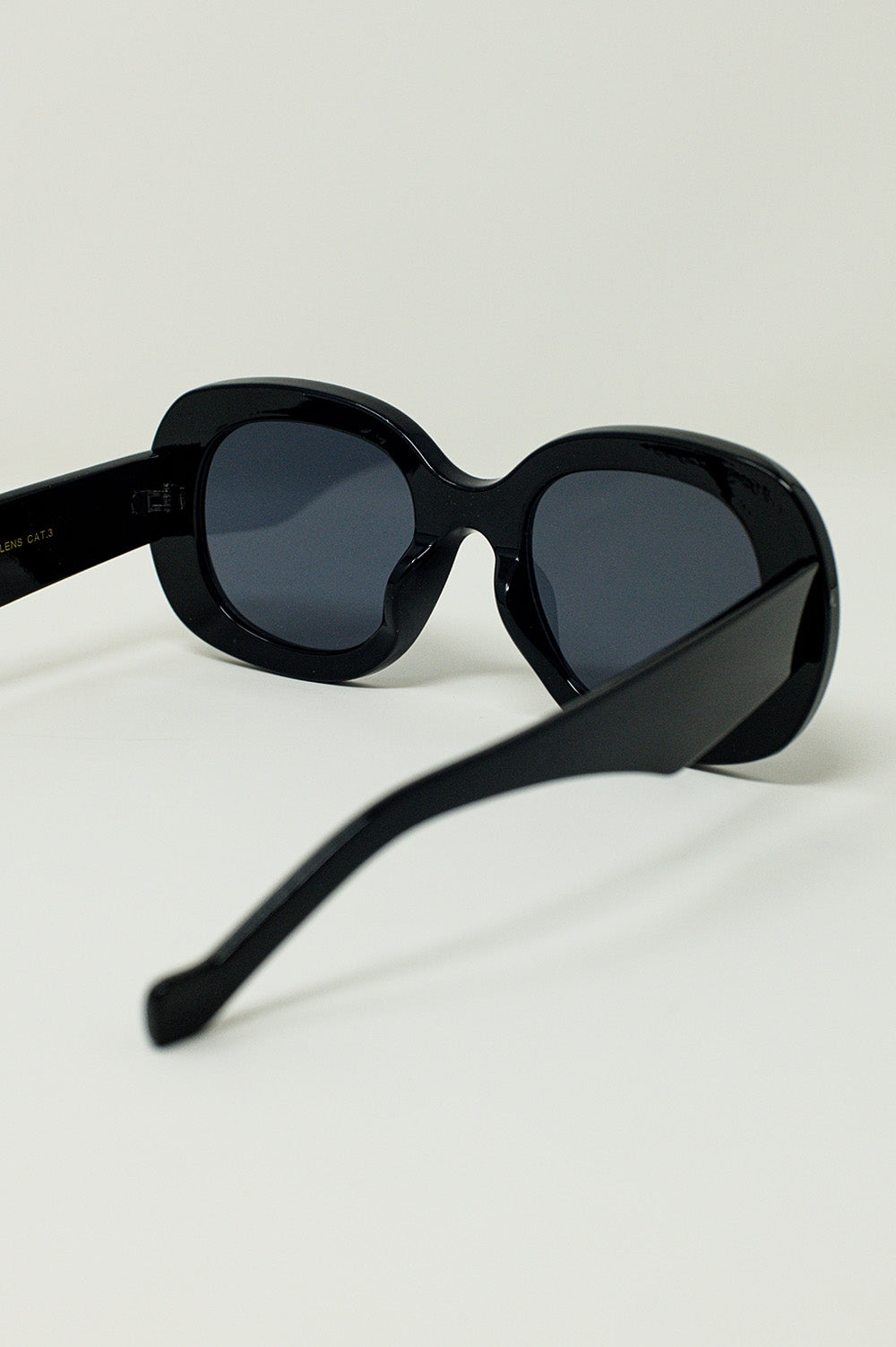 Lunettes de soleil rondes surdimensionnées en noir
