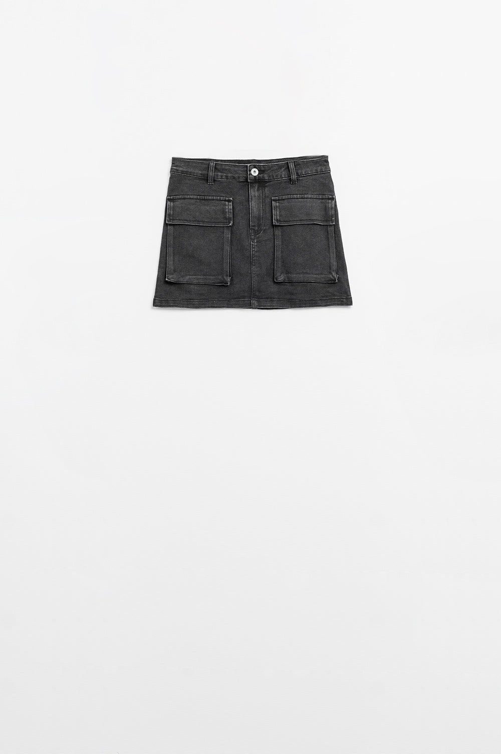 Mini-jupe en denim noir avec poches cargo