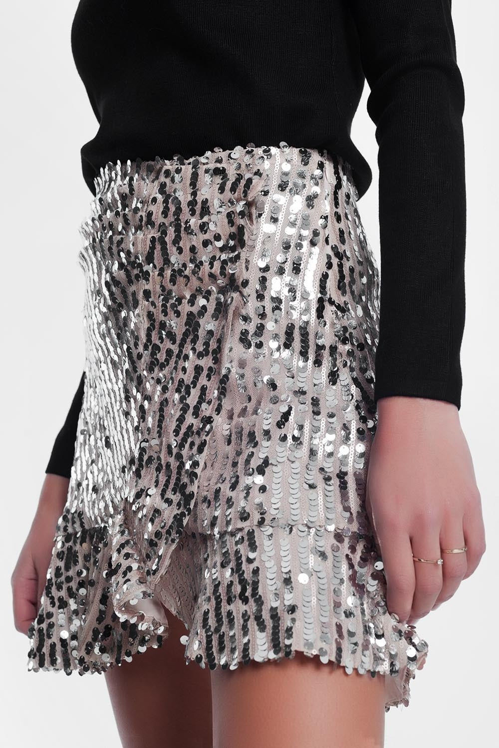 Q2 Mini-jupe ornée de sequins à volants étagés dorés