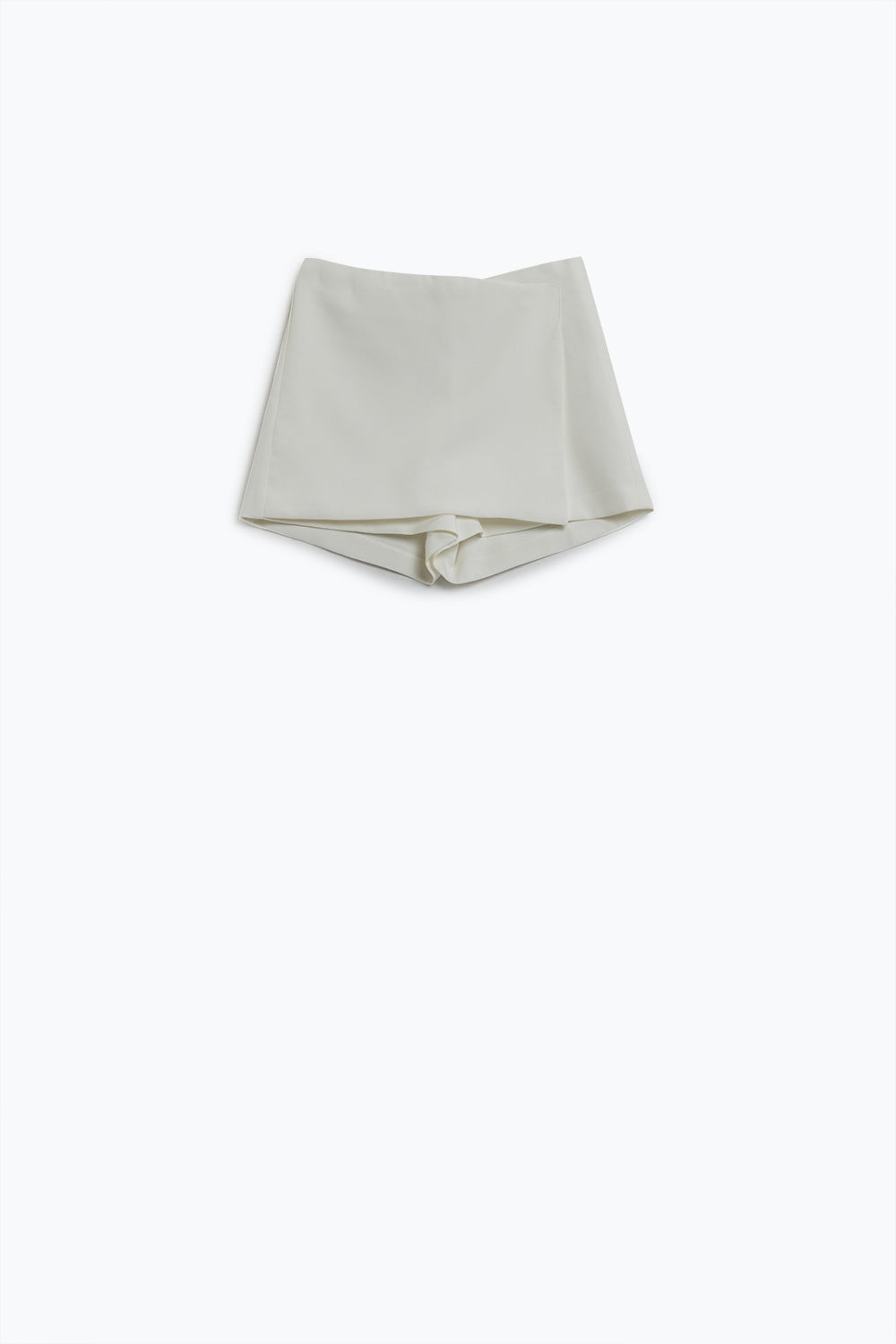 Mini jupe-short enveloppante en blanc