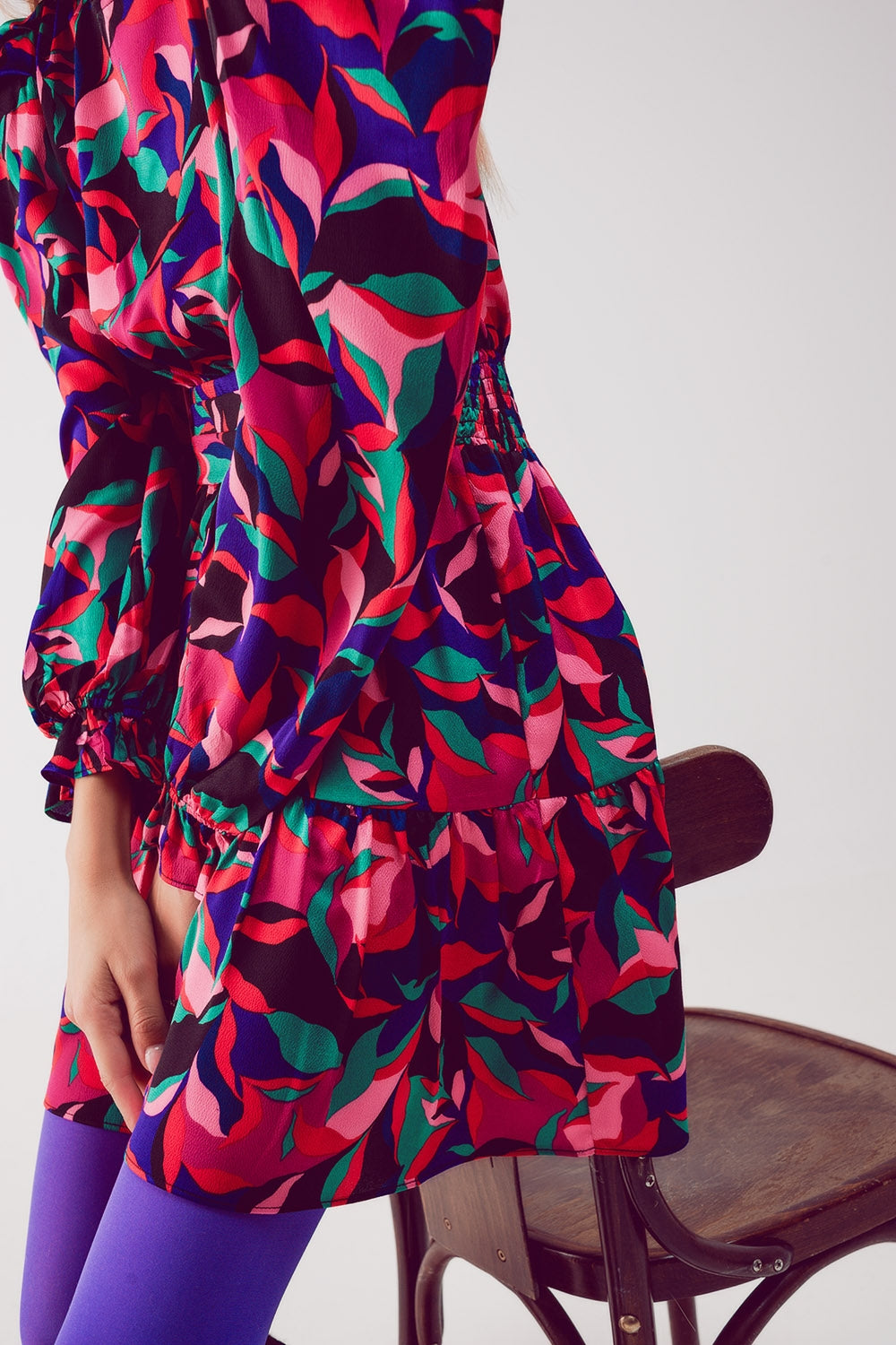 Mini robe noire à manches bouffantes