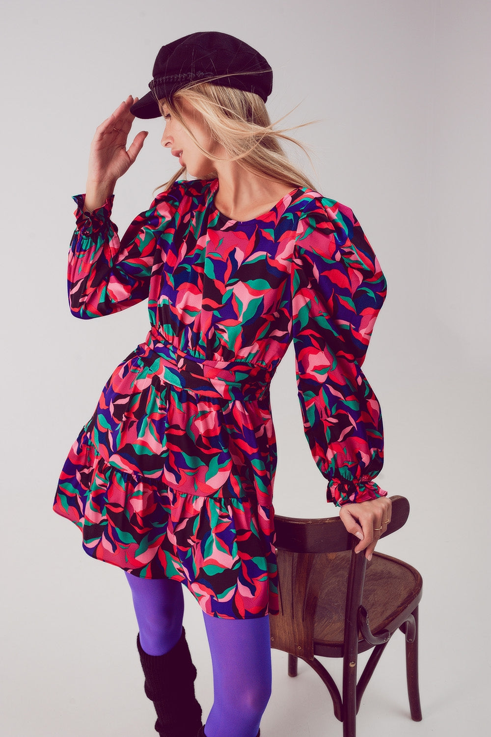 Mini robe noire à manches bouffantes