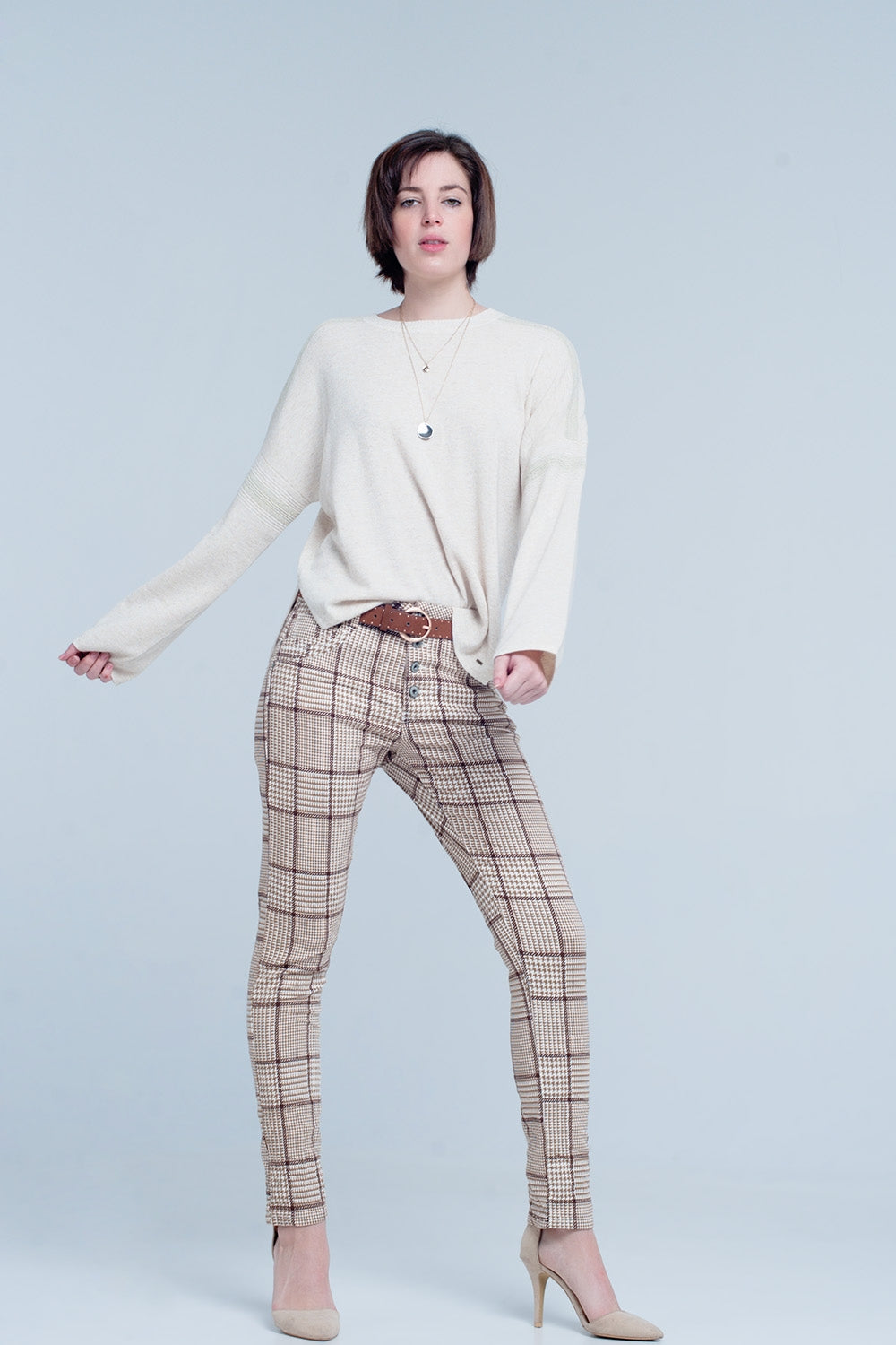 Pantalon à carreaux beige avec bouton