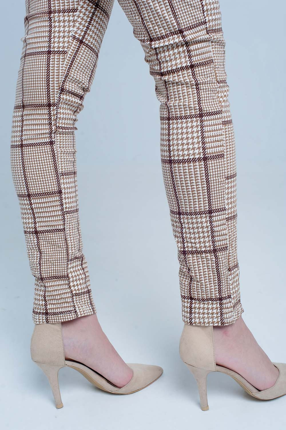 Pantalon à carreaux beige avec bouton