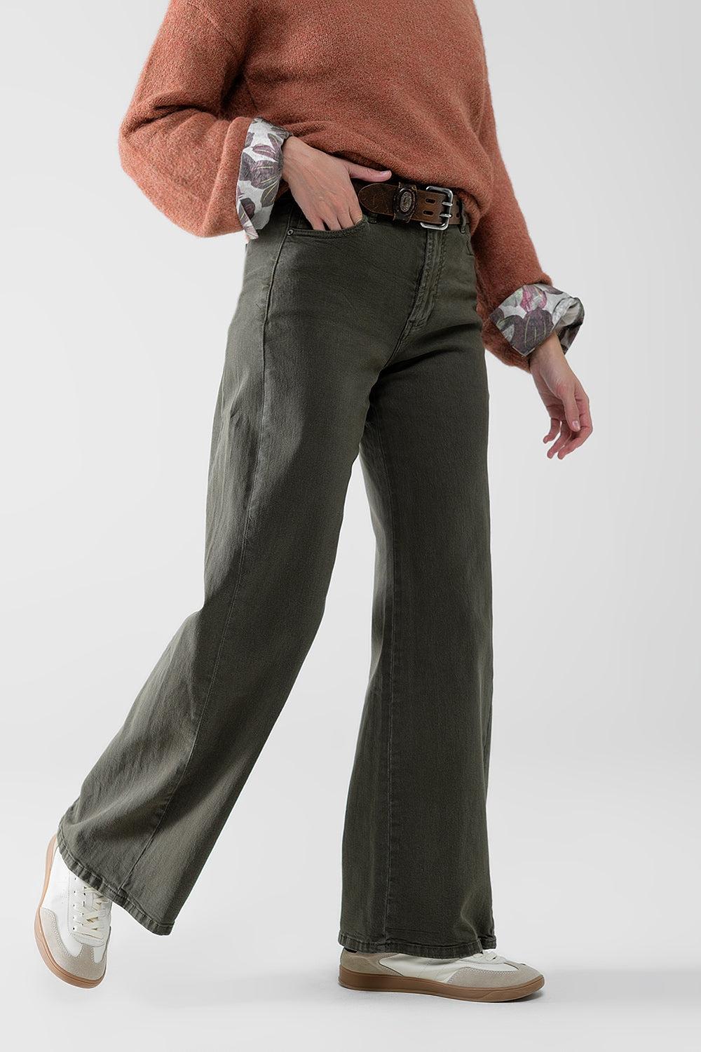 Pantalon à jambe extra-large de couleur vert olive