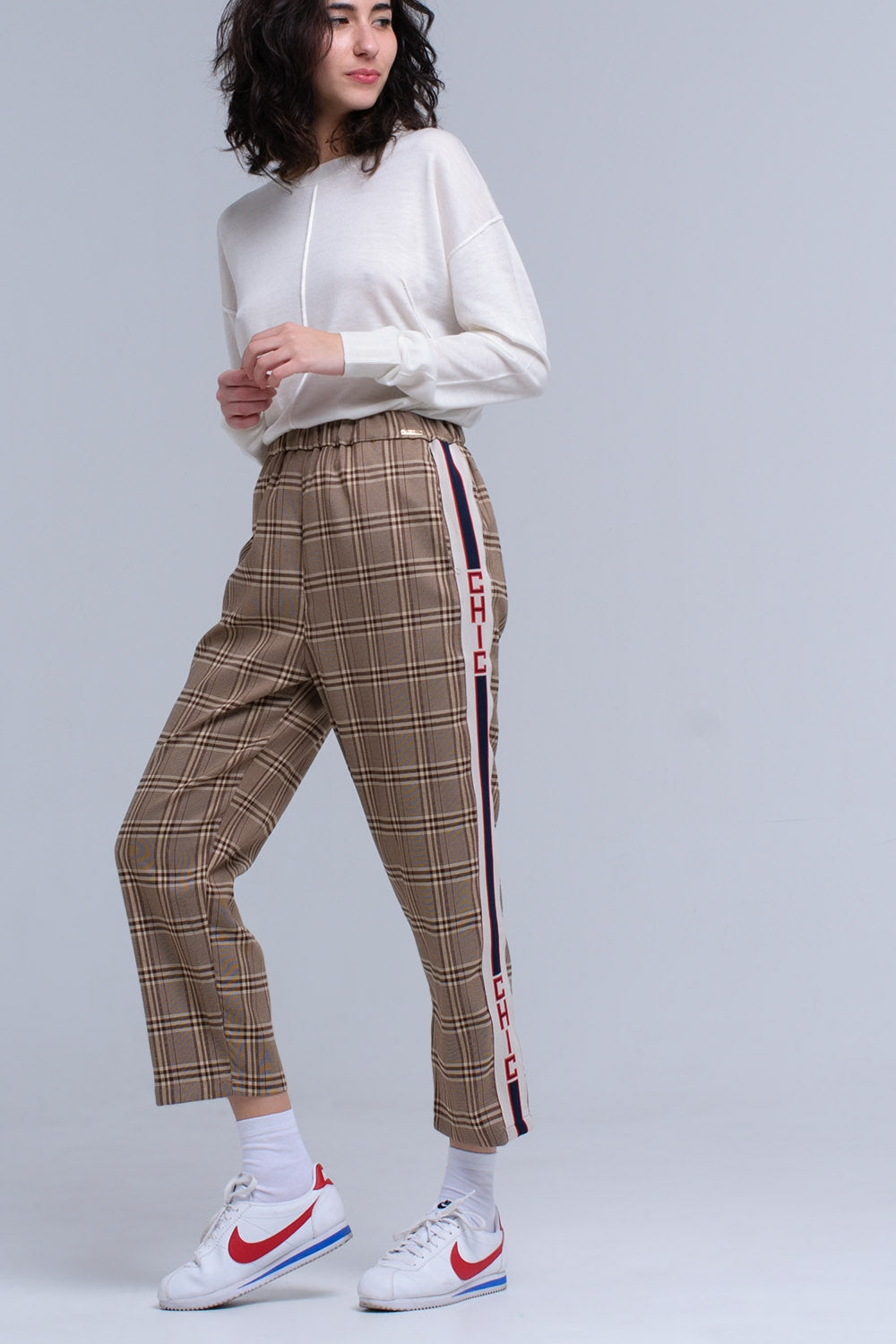 Q2 Pantalon à motif tartan marron