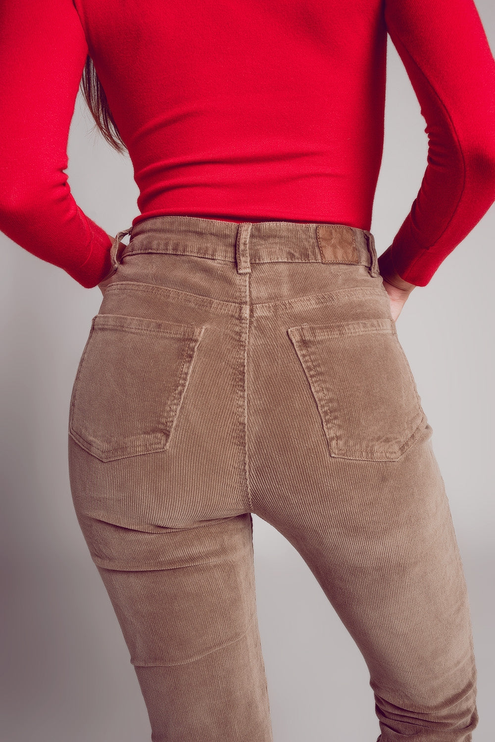 Pantalon ajusté en velours de coton côtelé beige