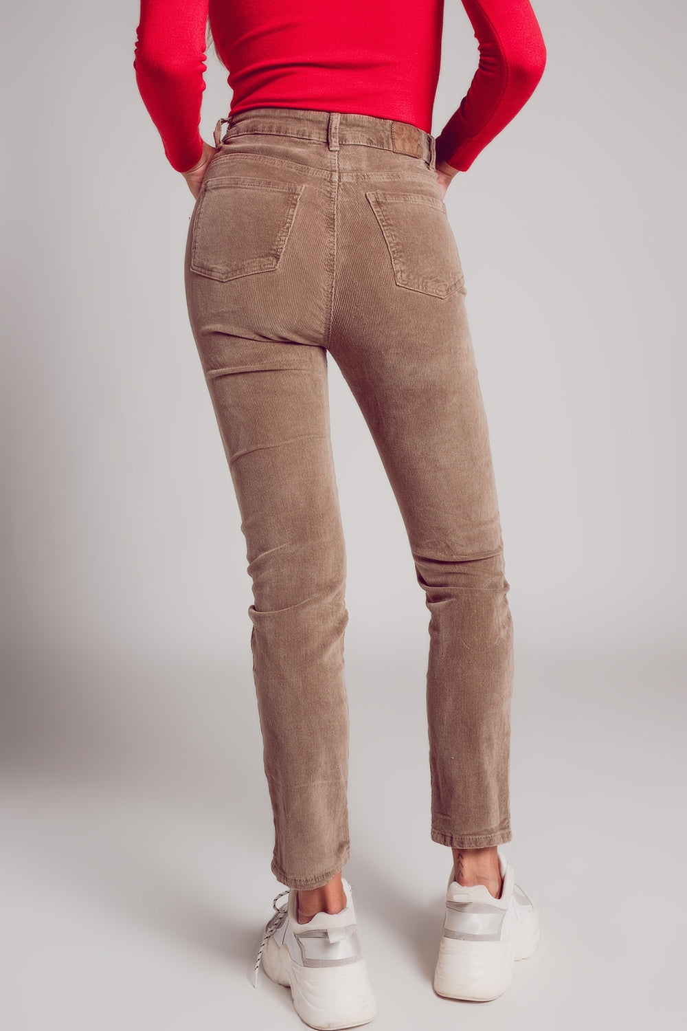 Pantalon ajusté en velours de coton côtelé beige