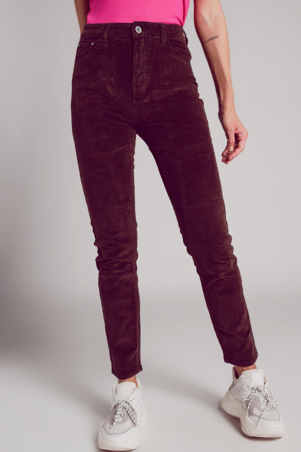 Q2 Pantalon ajusté en velours de coton côtelé marron chocolat