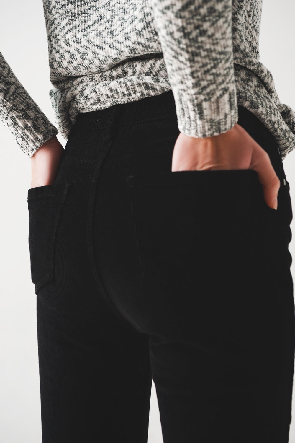 Pantalon ajusté en velours de coton côtelé noir