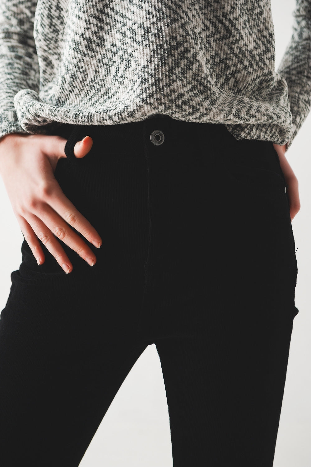 Pantalon ajusté en velours de coton côtelé noir