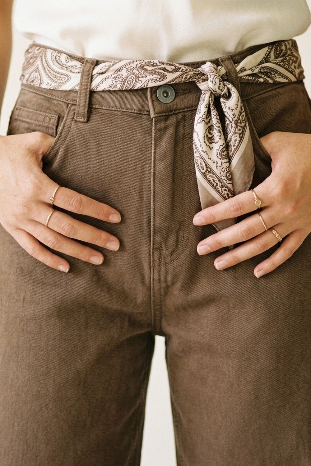 Pantalon Camel large en twill décontracté style tonneau