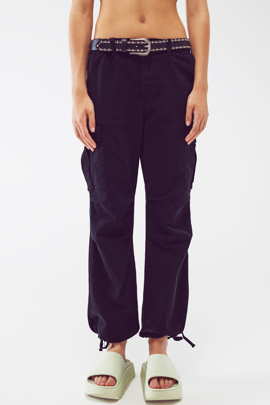 Q2 Pantalon cargo avec extrémités à pompons en noir