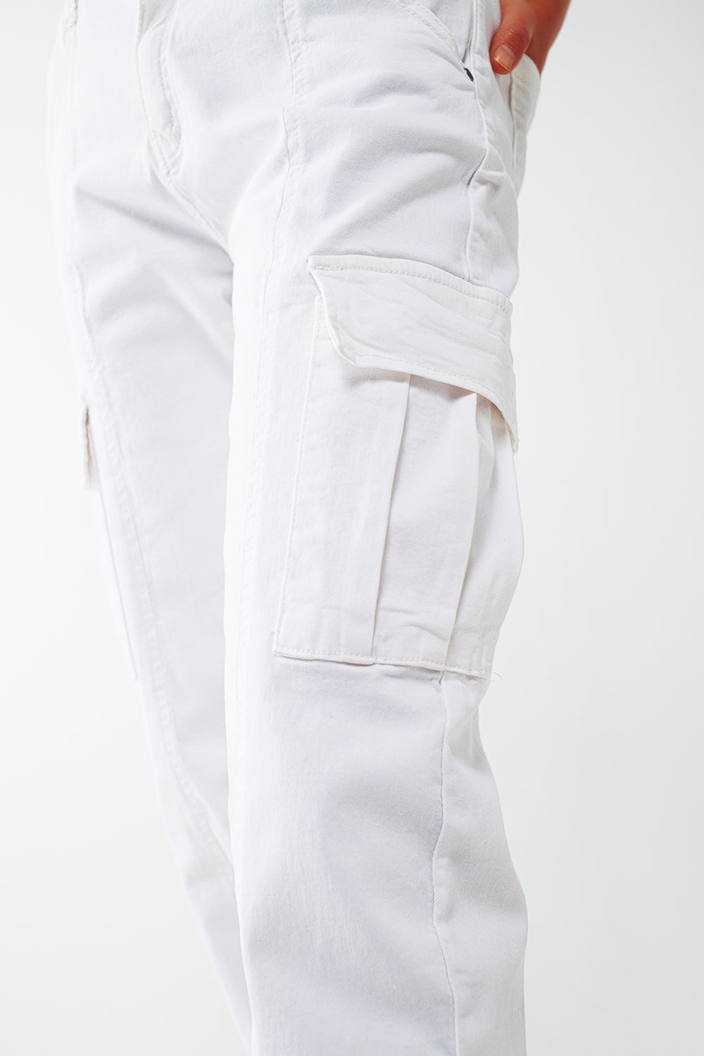 pantalon cargo blanc avec taille et ourlet élastiqués