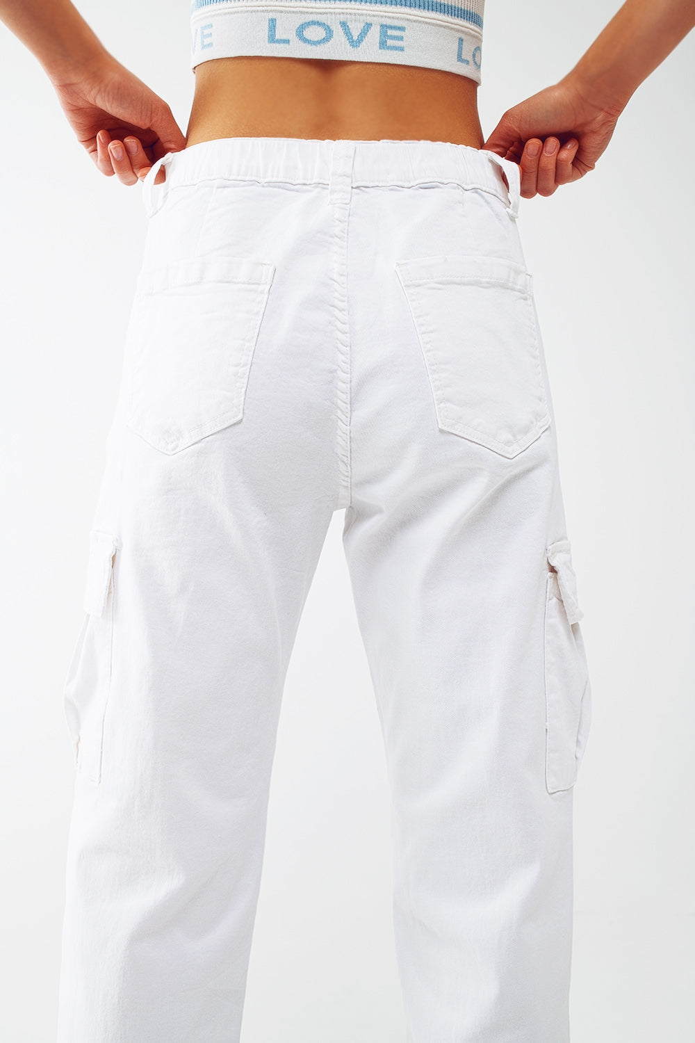 pantalon cargo blanc avec taille et ourlet élastiqués