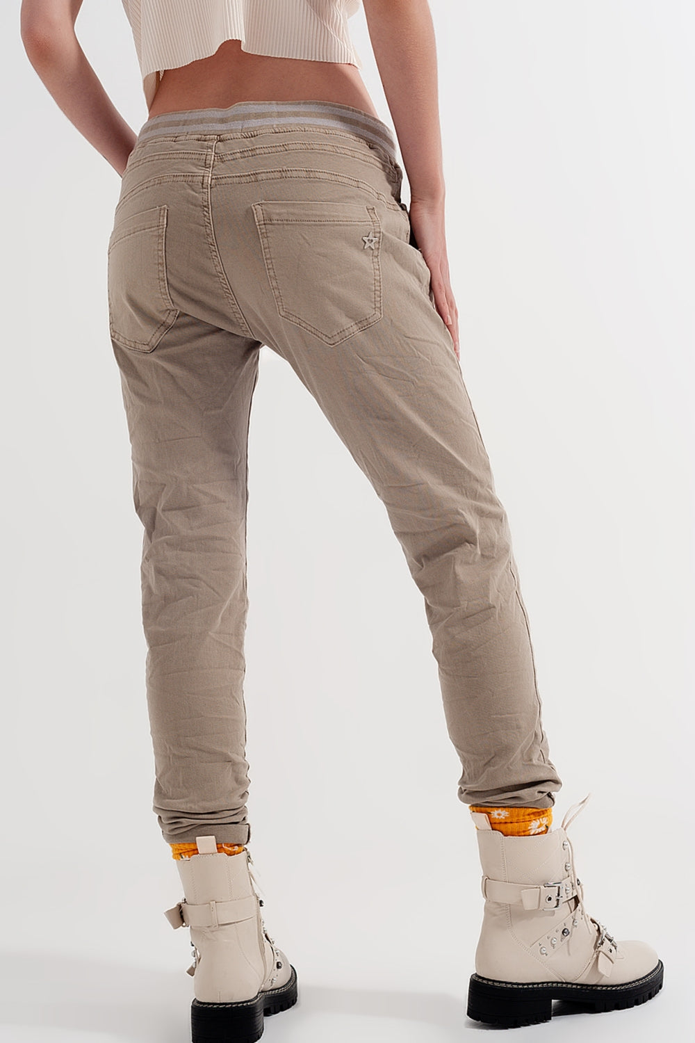 Pantalon chino skinny à taille élastique beige