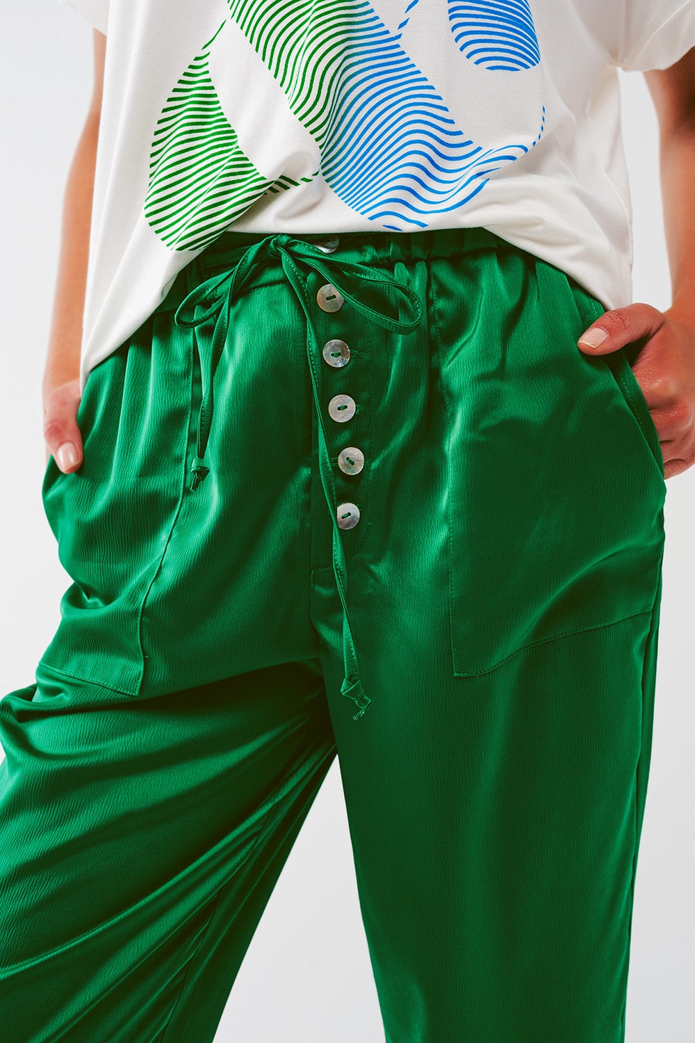 Pantalon court en satin vert