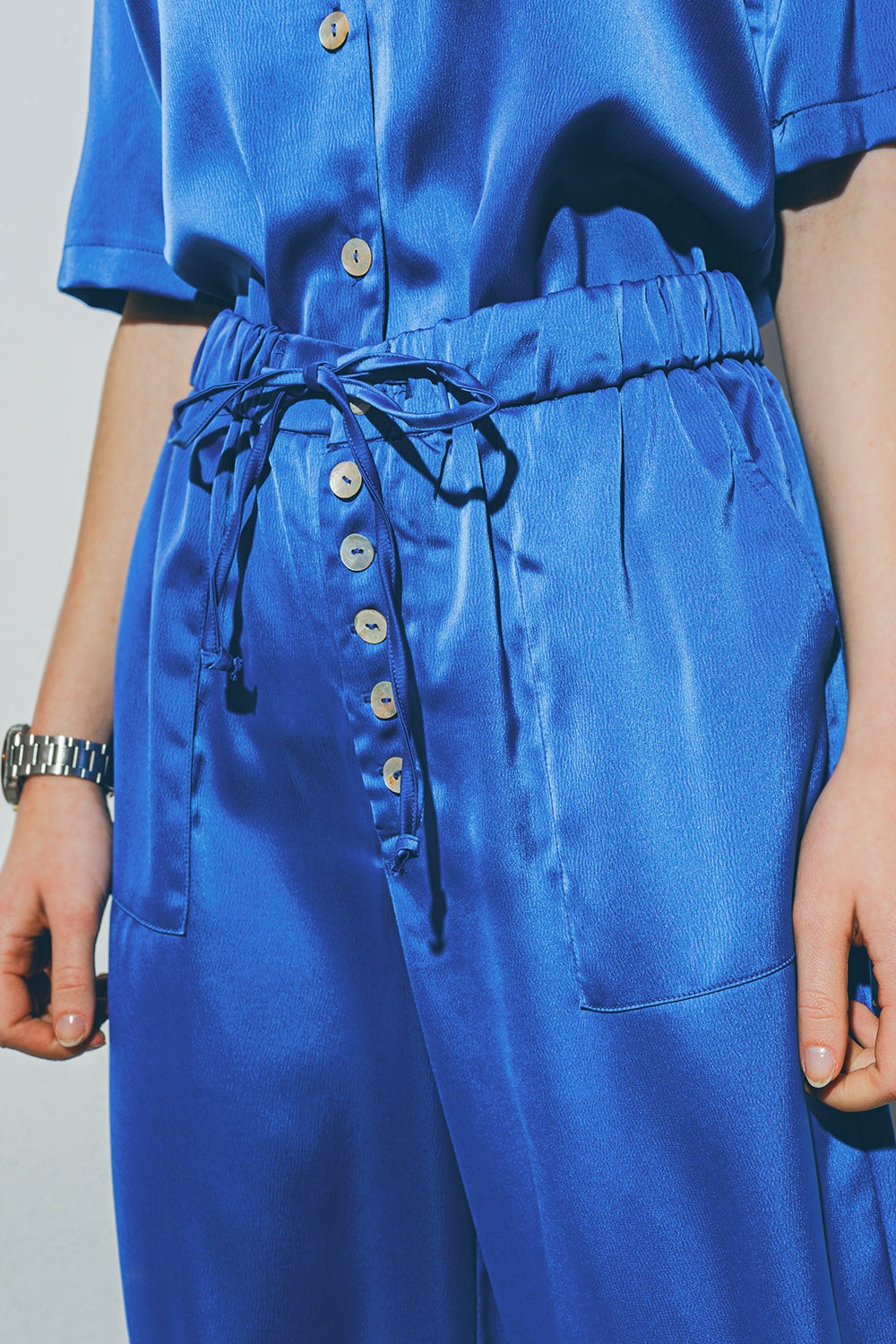 Pantalon cropped en Satin Bleu