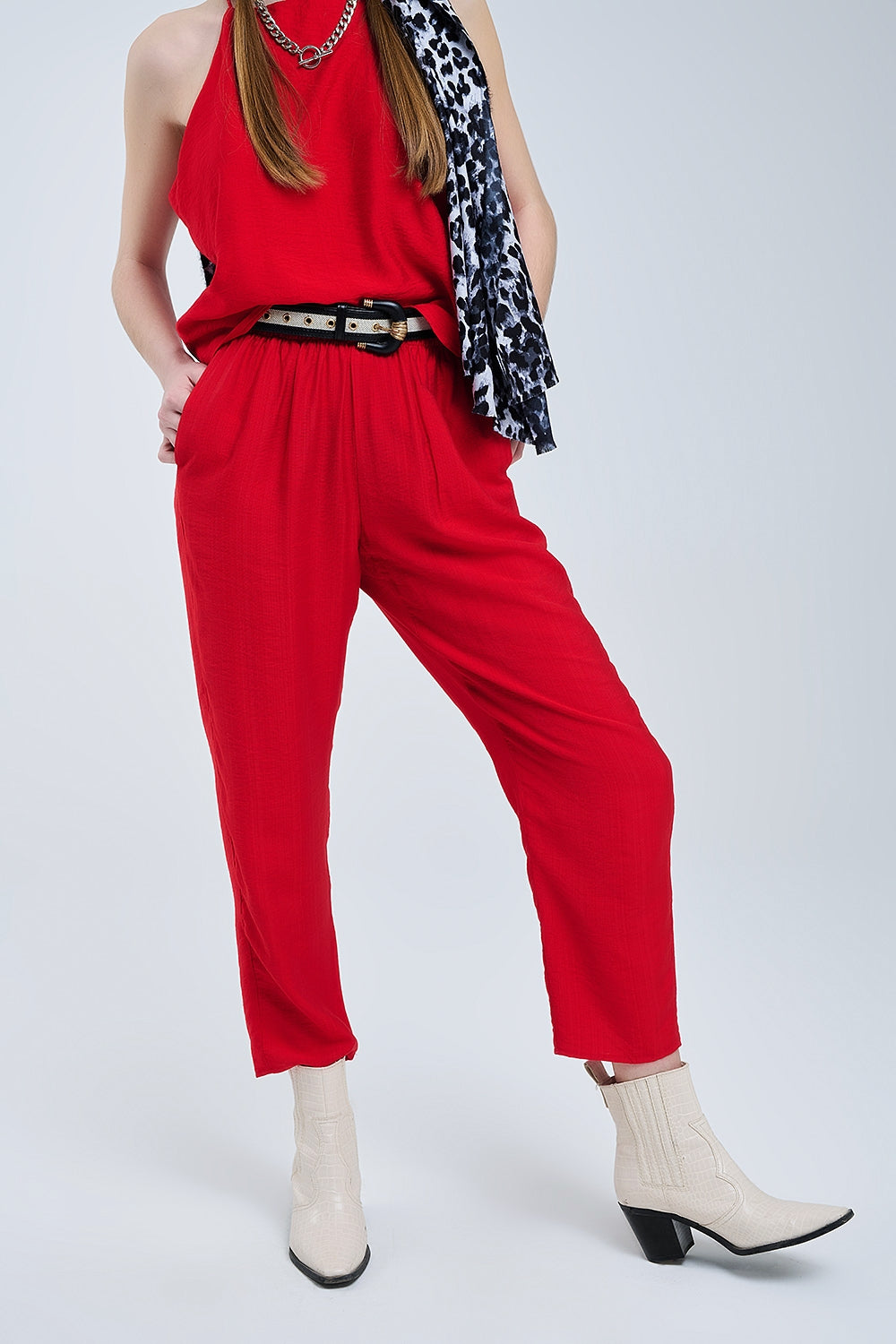 Pantalon d'été avec taille élastiquée et poches en rouge