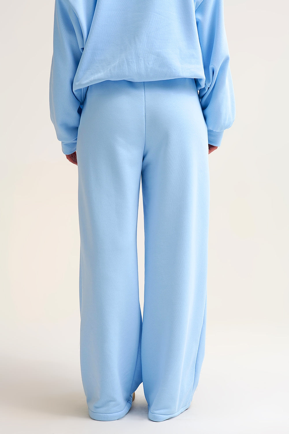 Pantalon de survêtement à coupe droite en tricot bleu ciel avec taille élastique et cravate