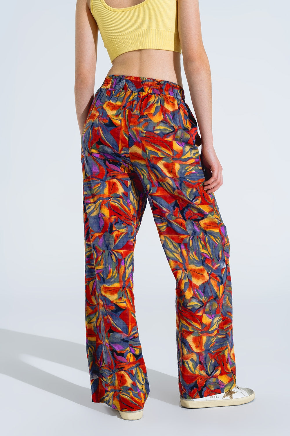 Pantalon droit à imprimé floral multicolore e en nuances de rouge