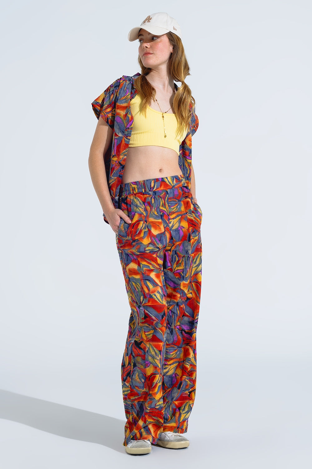 Pantalon droit à imprimé floral multicolore en nuances de rouge