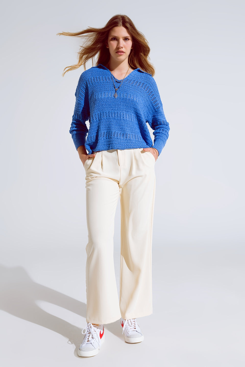 Pantalon droit avec poches latérales et pinces en crème