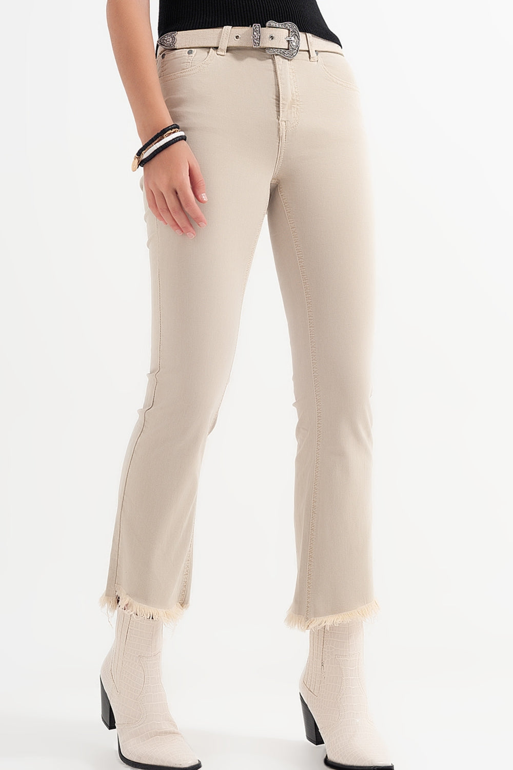 Q2 Pantalon droit en beige à larges chevilles