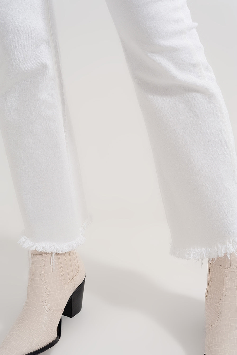 Pantalon droit en blanc à larges chevilles