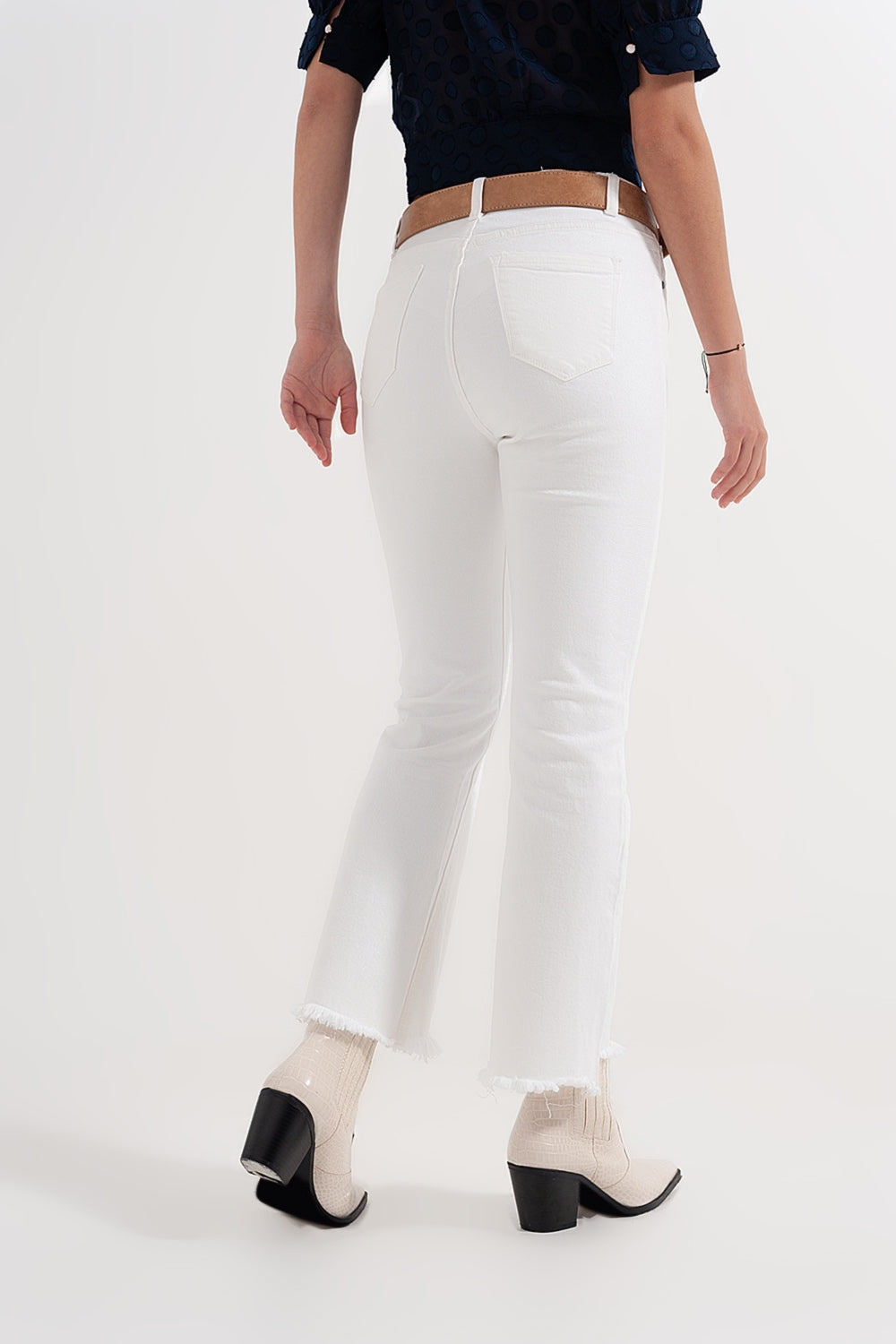 Pantalon droit en blanc à larges chevilles