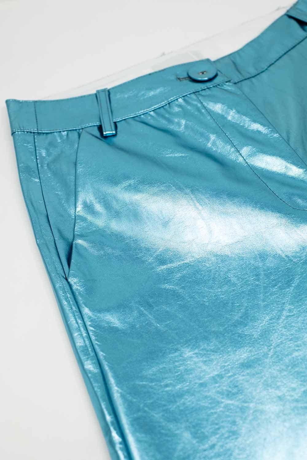 Pantalon droit métallisé en bleu