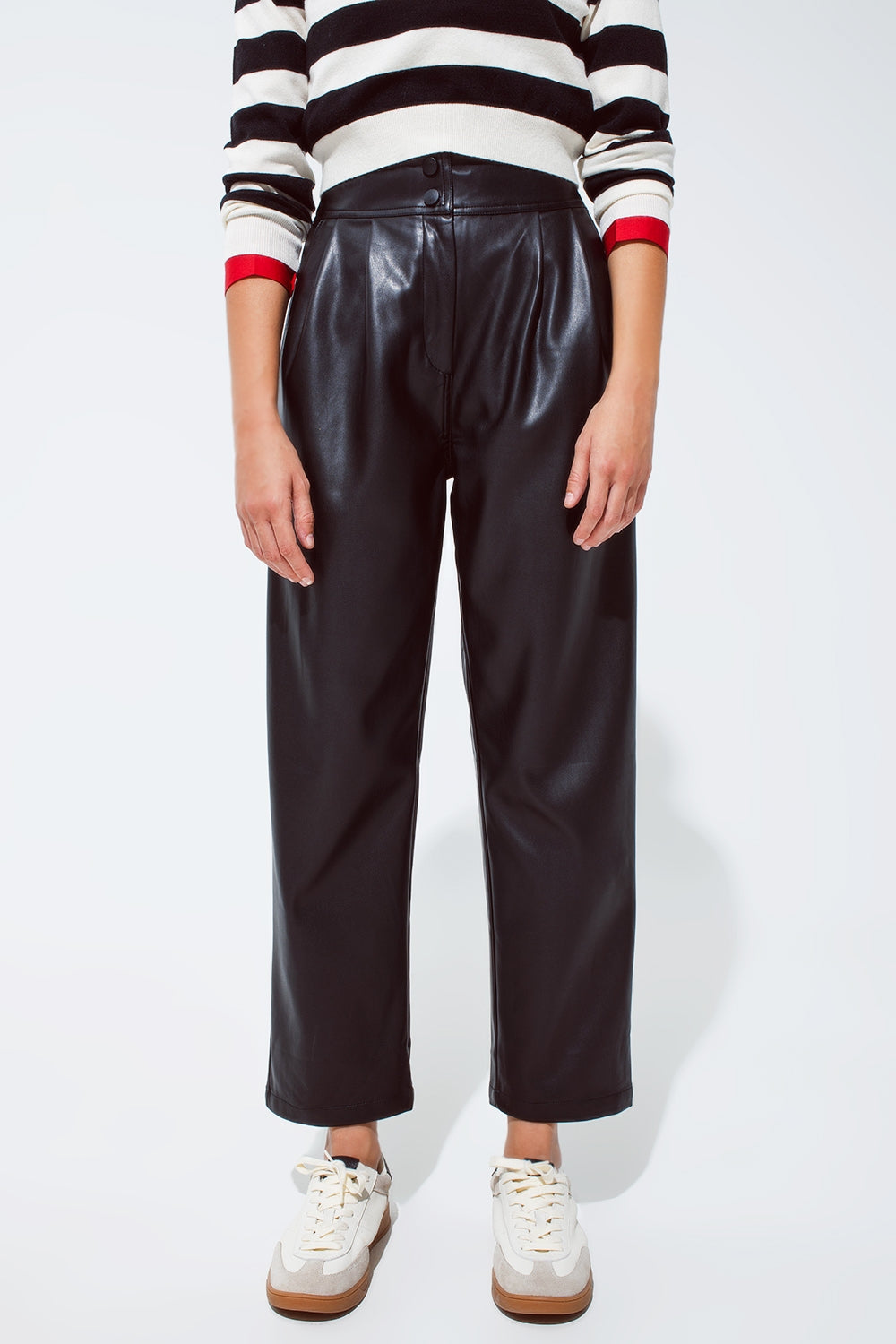 Q2 Pantalon en faux cuir avec plis et taille élastique