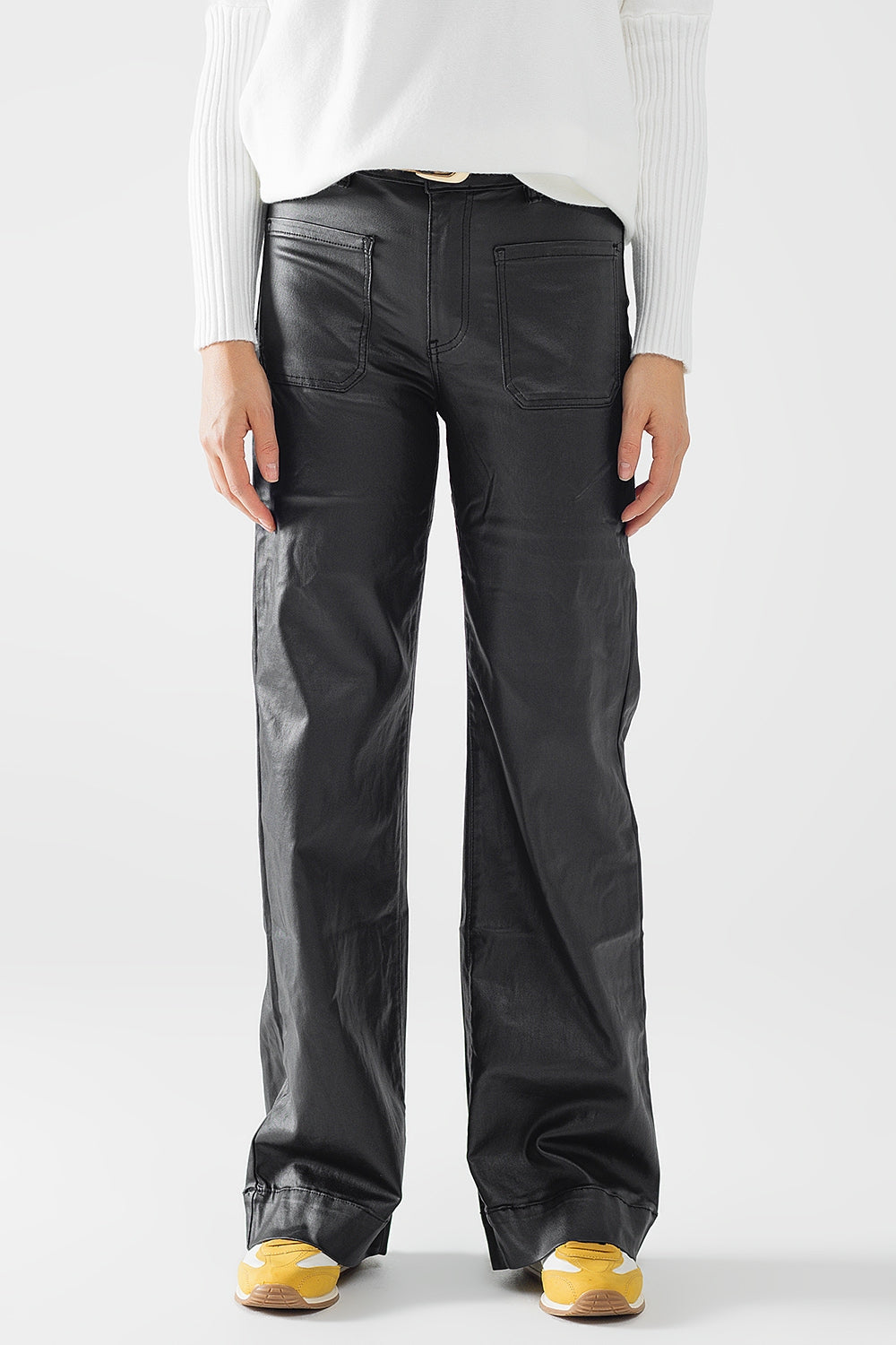 Pantalon en simili-cuir avec jambe large et poches