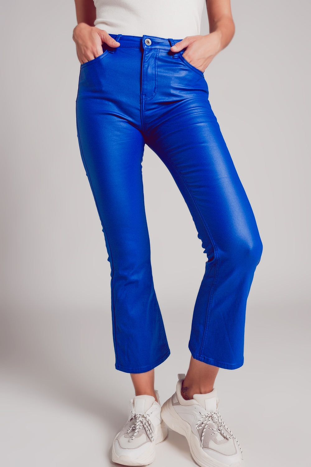 Q2 Pantalon évasé en similicuir stretch bleu