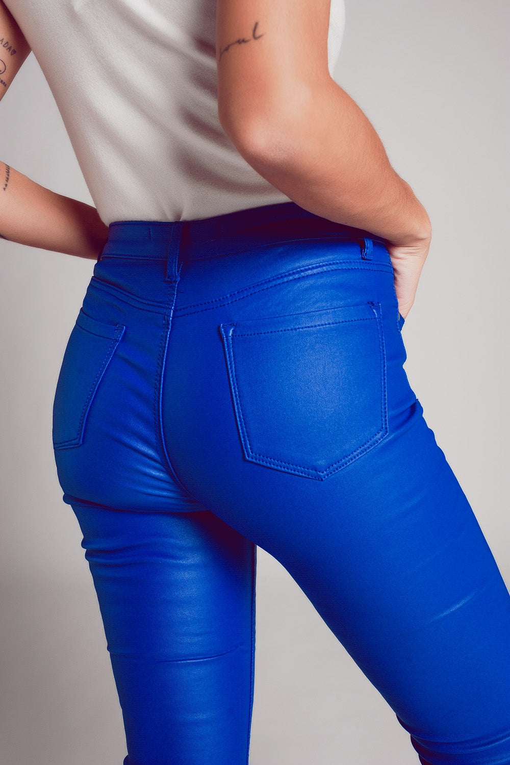 Pantalon évasé en similicuir stretch bleu