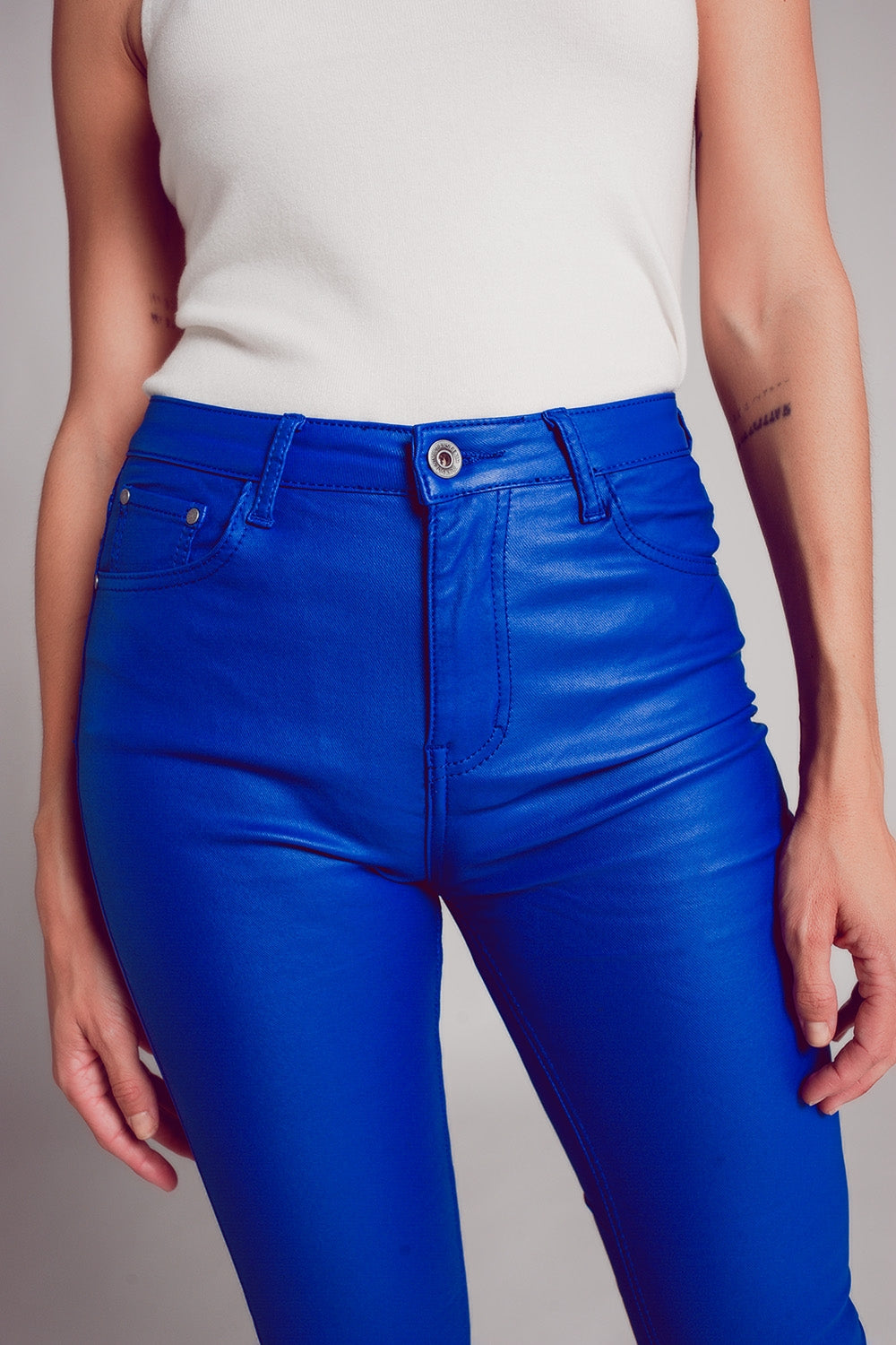 Pantalon évasé en similicuir stretch bleu