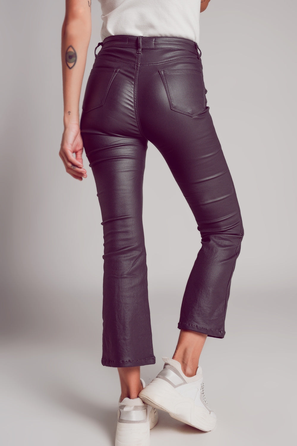 Pantalon évasé en similicuir stretch gris